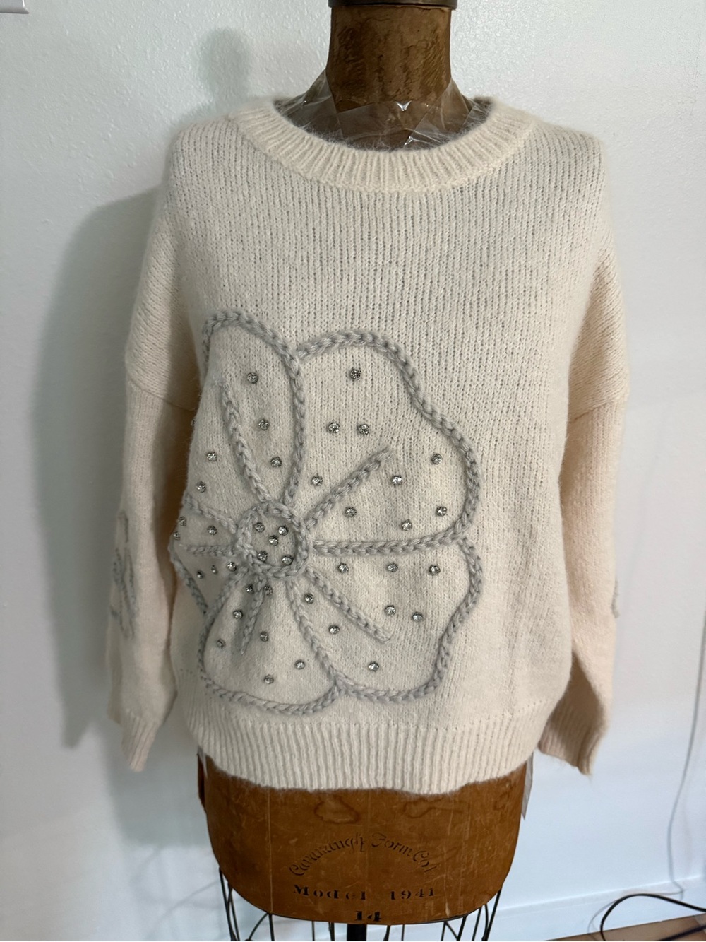 NWT Rain Cozy Cream Floral Appliqué Sweater Size L